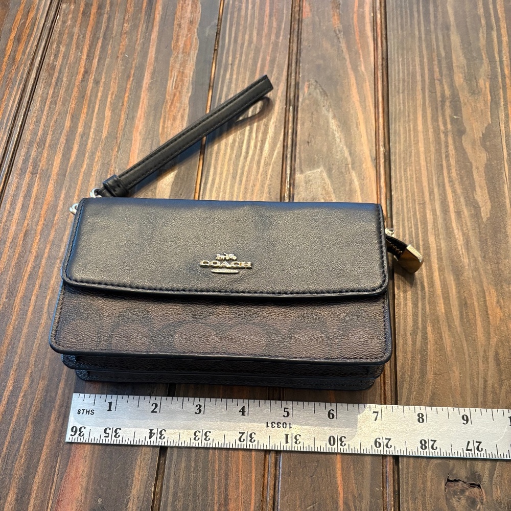 Coach Wallet/Wristlet Flap Closure Zip Multi Mini Bag Clutch Crossbody Bag